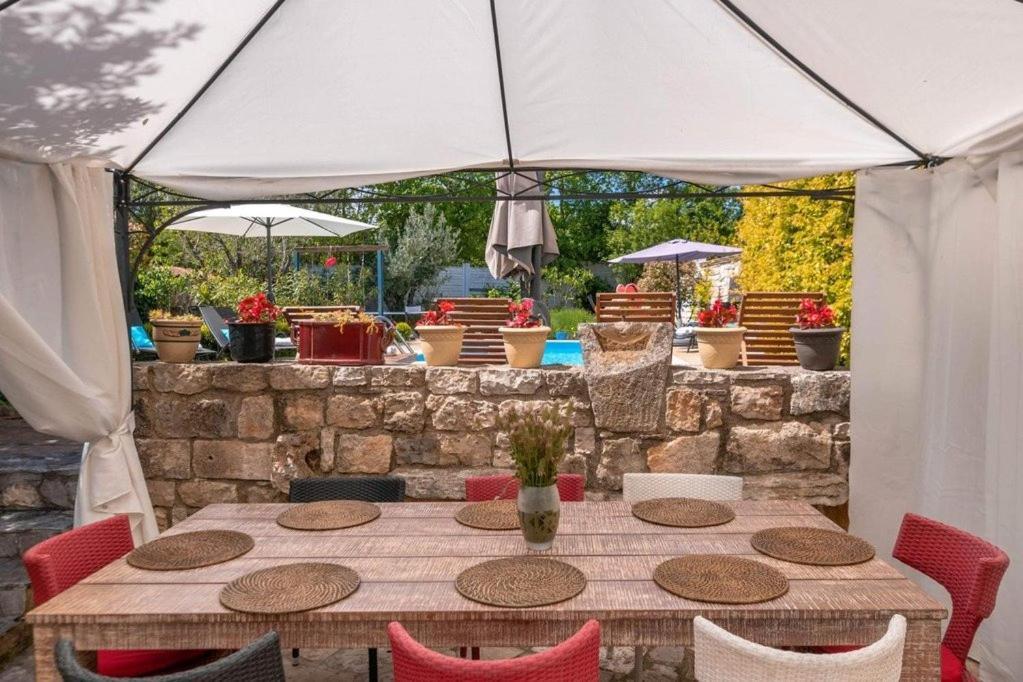 Villa Kazun With Private Pool And Two Gardens Marčana Εξωτερικό φωτογραφία