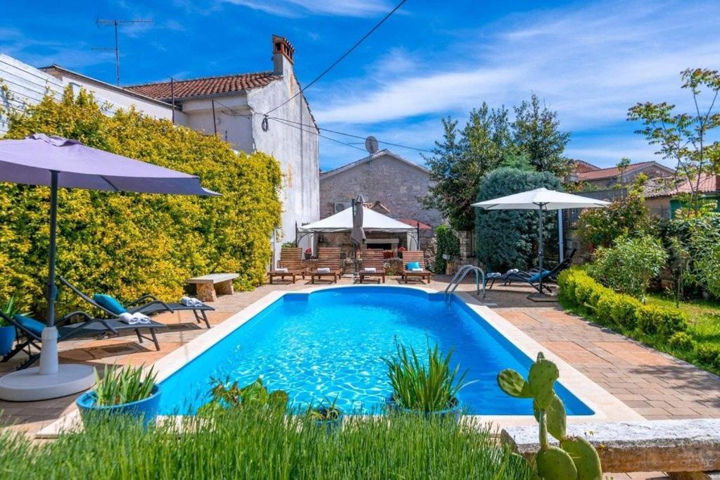 Villa Kazun With Private Pool And Two Gardens Marčana Εξωτερικό φωτογραφία