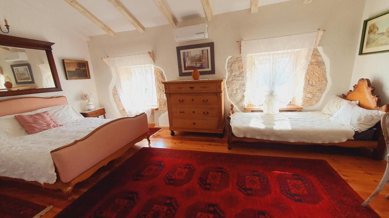 Villa Kazun With Private Pool And Two Gardens Marčana Εξωτερικό φωτογραφία