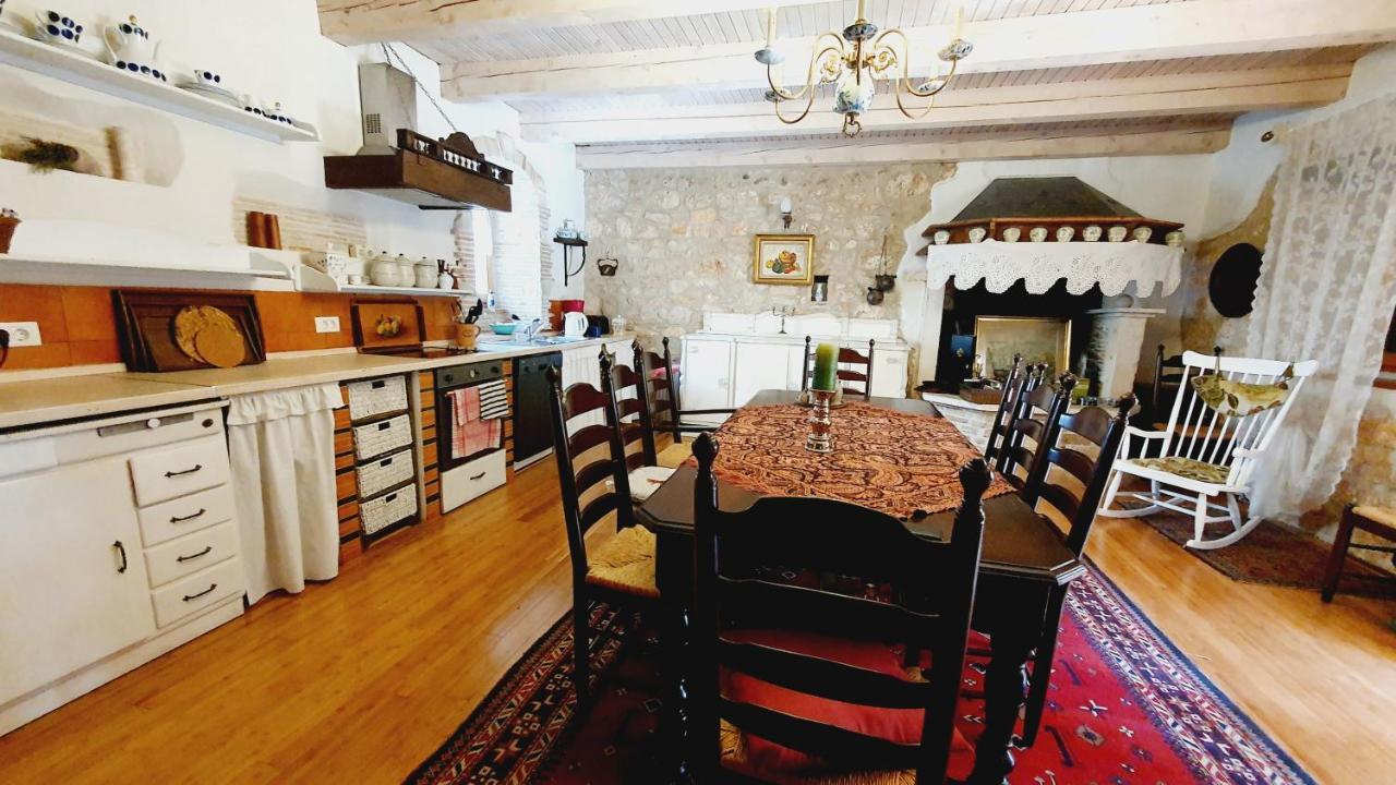 Villa Kazun With Private Pool And Two Gardens Marčana Εξωτερικό φωτογραφία